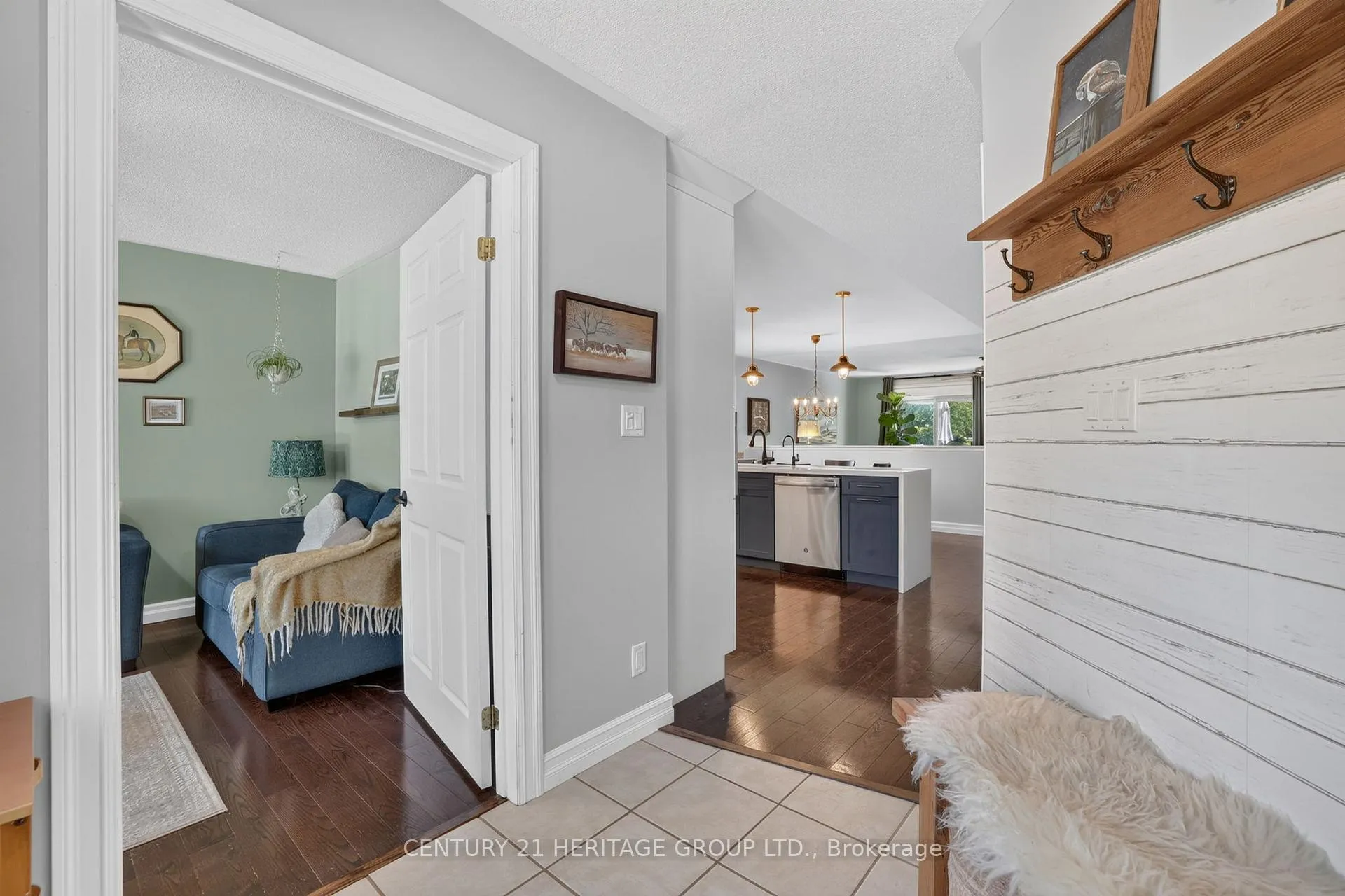 Photo 8 of 21 Bateman Street, New Tecumseth, Beeton — HOMEH