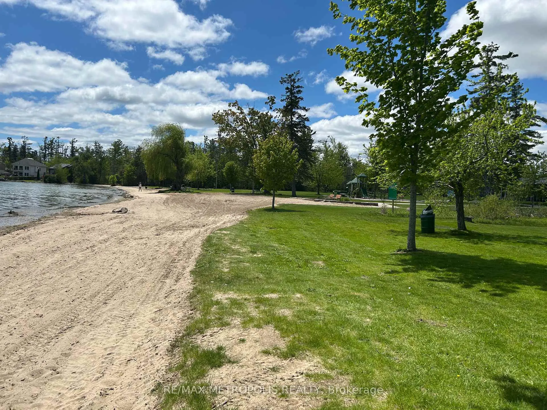 Photo 11 of 593 Lakeshore Road E, Oro-Medonte, Rural Oro-Medonte — HOMEH