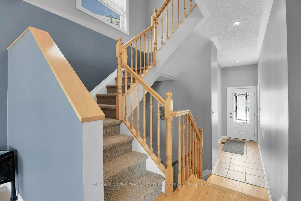 Photo 5 of 6370 Sablewood Place, Ottawa, Chapel Hill — HOMEH