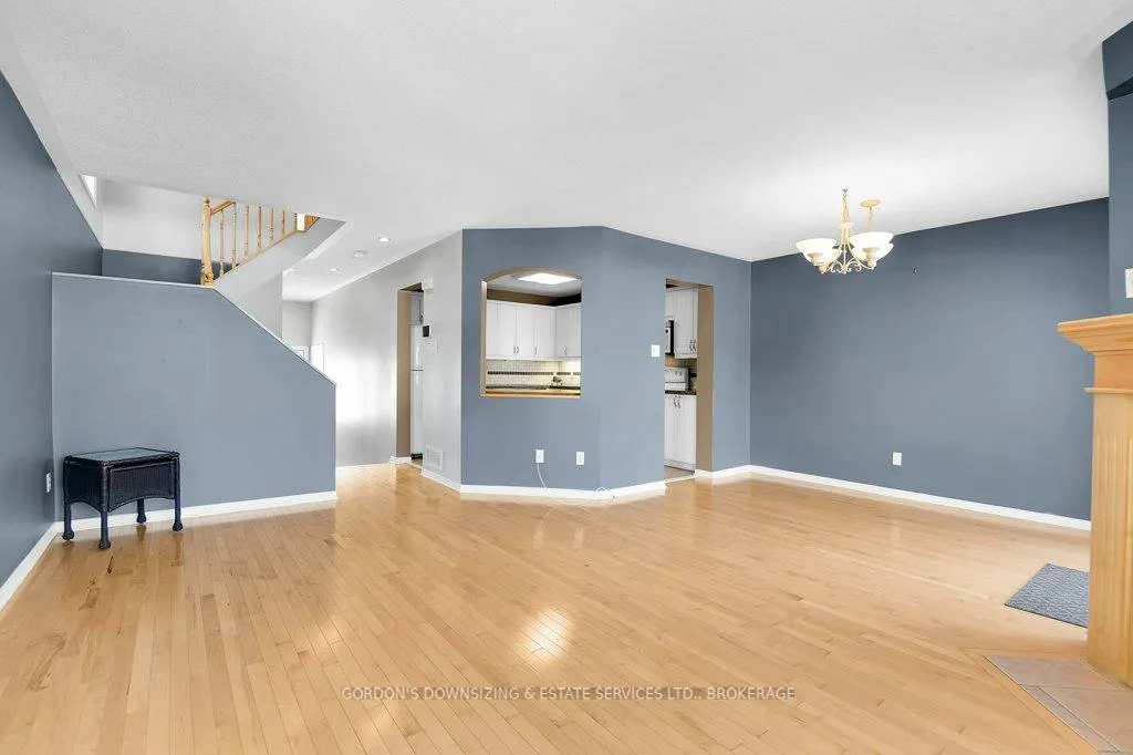 Photo 9 of 6370 Sablewood Place, Ottawa, Chapel Hill — HOMEH