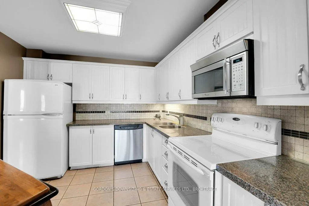 Photo 13 of 6370 Sablewood Place, Ottawa, Chapel Hill — HOMEH