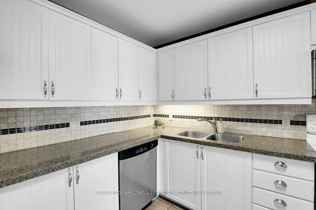 Photo 15 of 6370 Sablewood Place, Ottawa, Chapel Hill — HOMEH