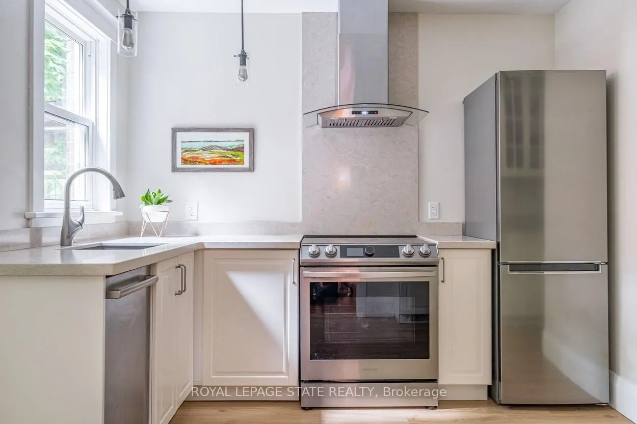 Photo 18 of 11 Dromore Crescent, Hamilton, Westdale — HOMEH