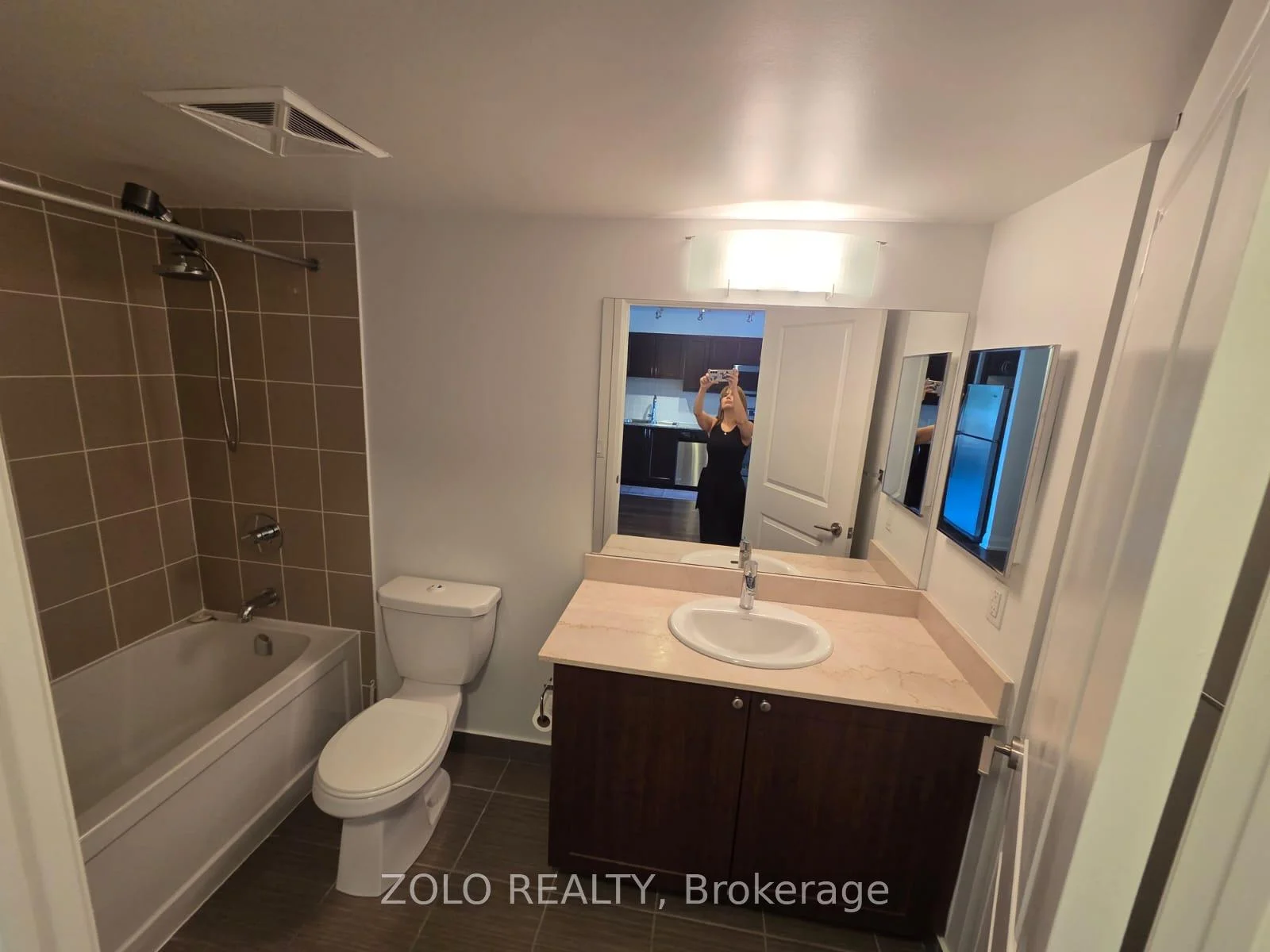 Photo 4 of Unit 308, 376 Highway 7 Road E, Richmond Hill, Doncrest — HOMEH