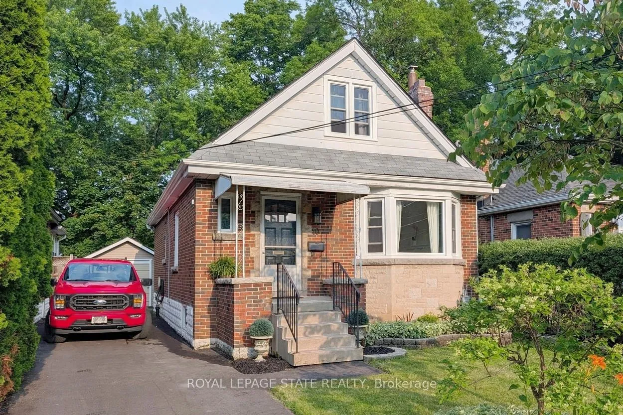 Photo 1 of 10 Dorset Place, Hamilton, Westdale — HOMEH