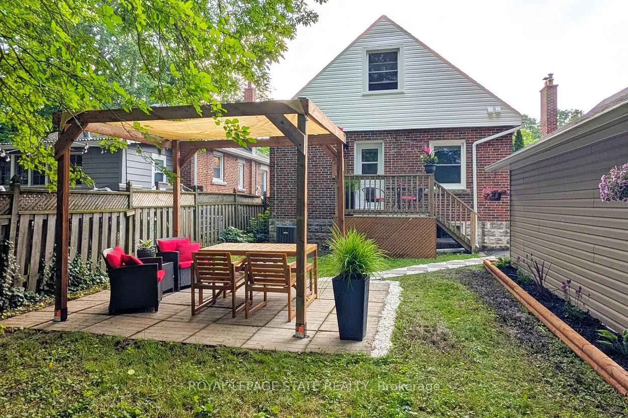Photo 2 of 10 Dorset Place, Hamilton, Westdale — HOMEH