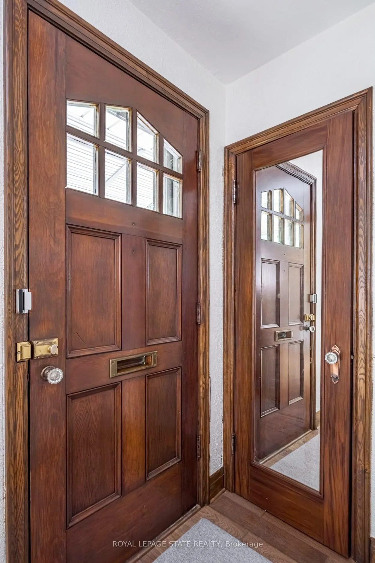 Photo 3 of 10 Dorset Place, Hamilton, Westdale — HOMEH