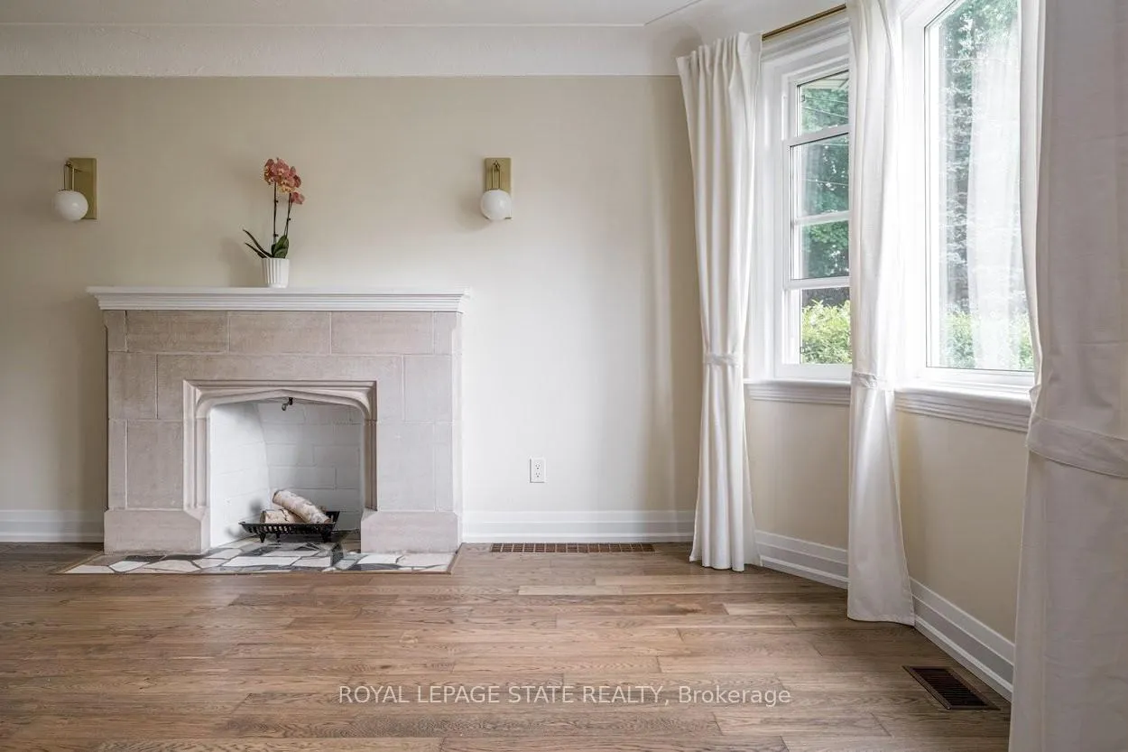 Photo 4 of 10 Dorset Place, Hamilton, Westdale — HOMEH