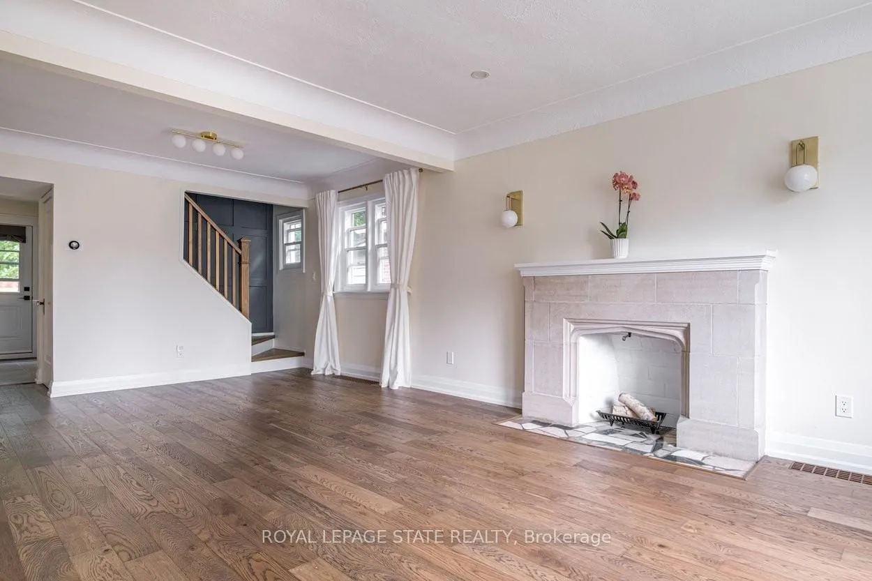 Photo 5 of 10 Dorset Place, Hamilton, Westdale — HOMEH