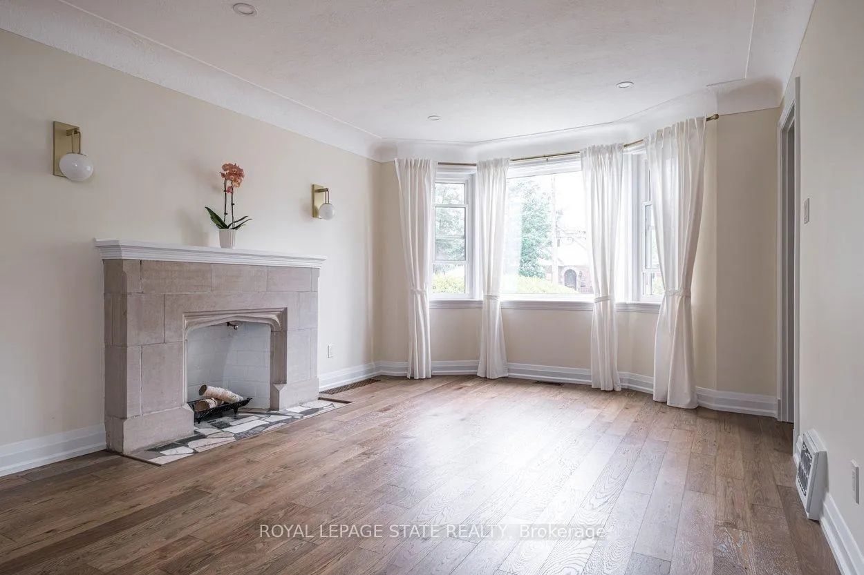Photo 6 of 10 Dorset Place, Hamilton, Westdale — HOMEH
