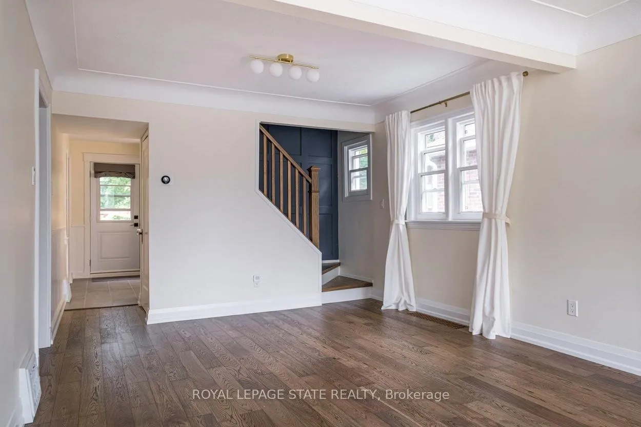 Photo 7 of 10 Dorset Place, Hamilton, Westdale — HOMEH