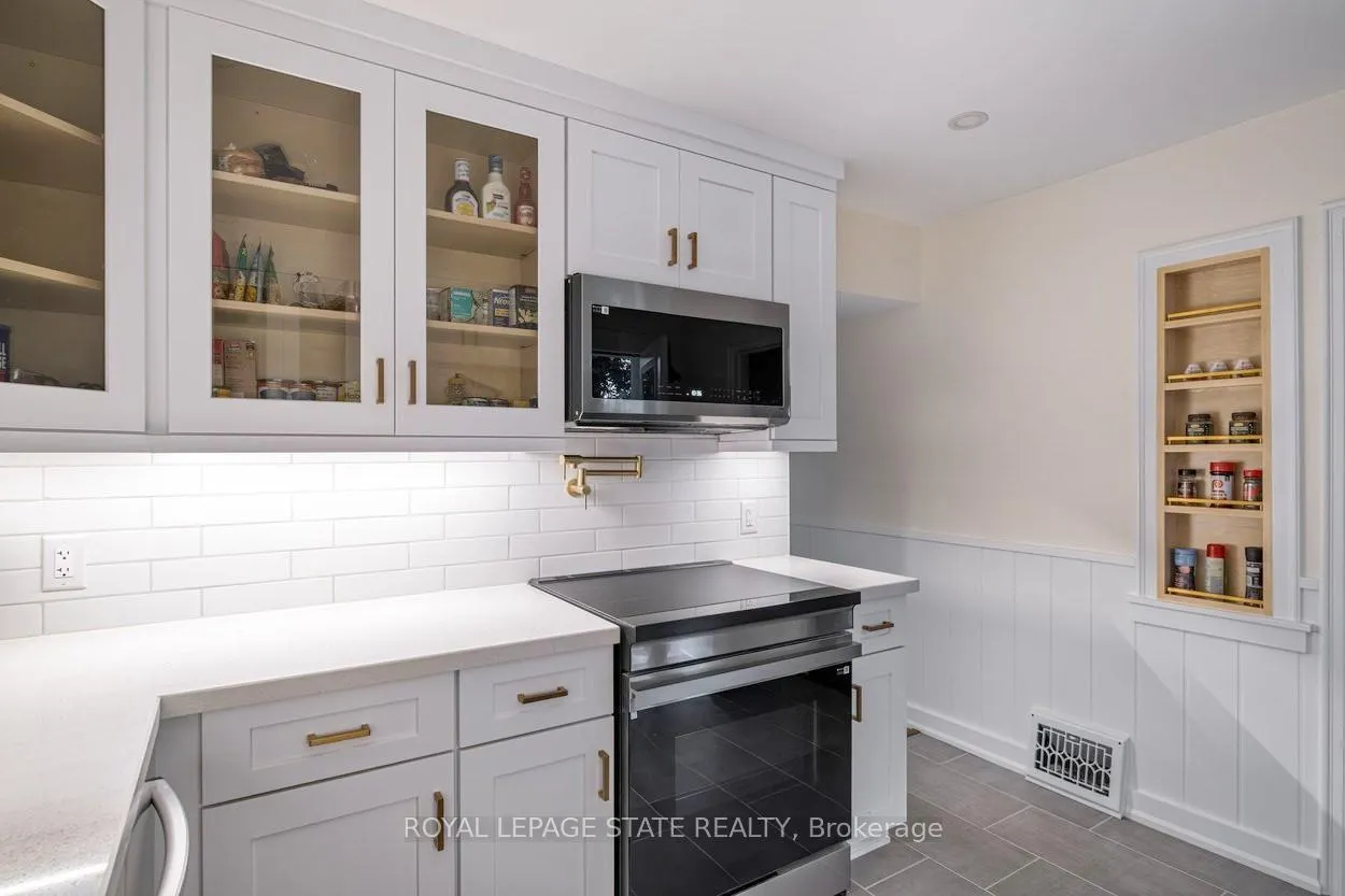 Photo 10 of 10 Dorset Place, Hamilton, Westdale — HOMEH