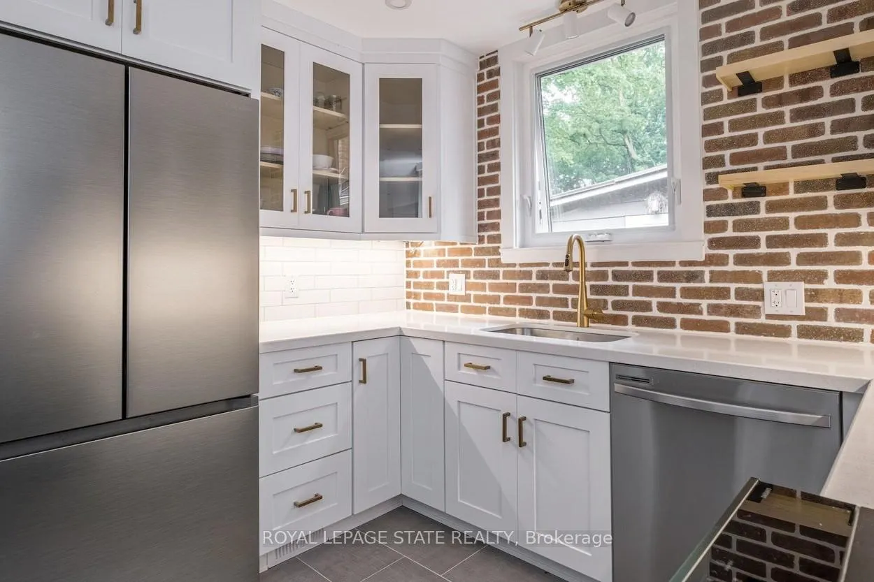Photo 11 of 10 Dorset Place, Hamilton, Westdale — HOMEH