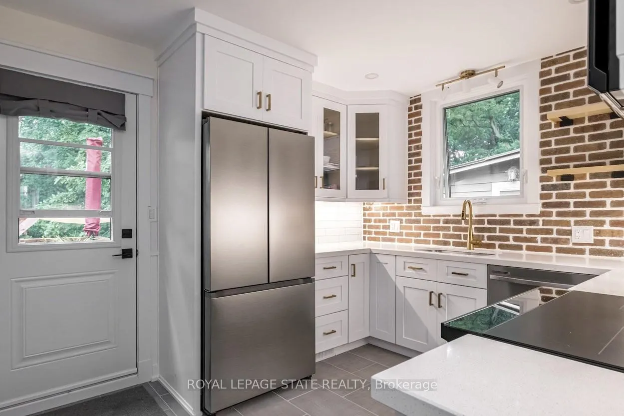 Photo 12 of 10 Dorset Place, Hamilton, Westdale — HOMEH