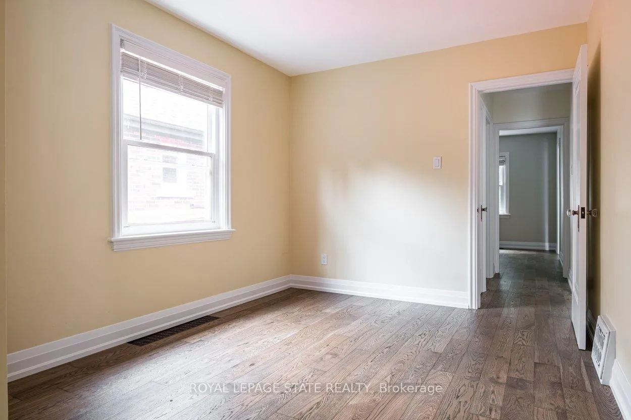 Photo 16 of 10 Dorset Place, Hamilton, Westdale — HOMEH