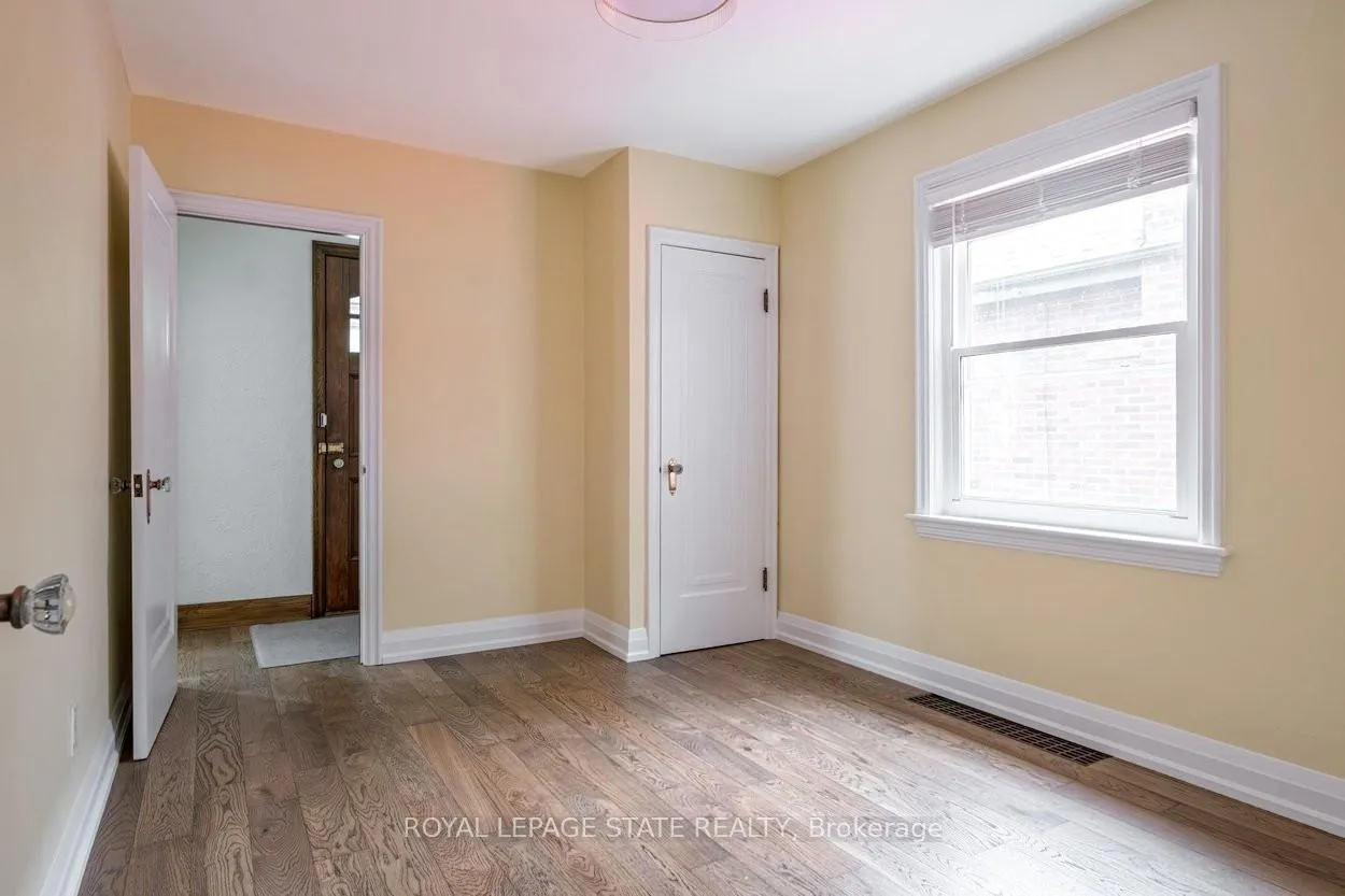 Photo 17 of 10 Dorset Place, Hamilton, Westdale — HOMEH