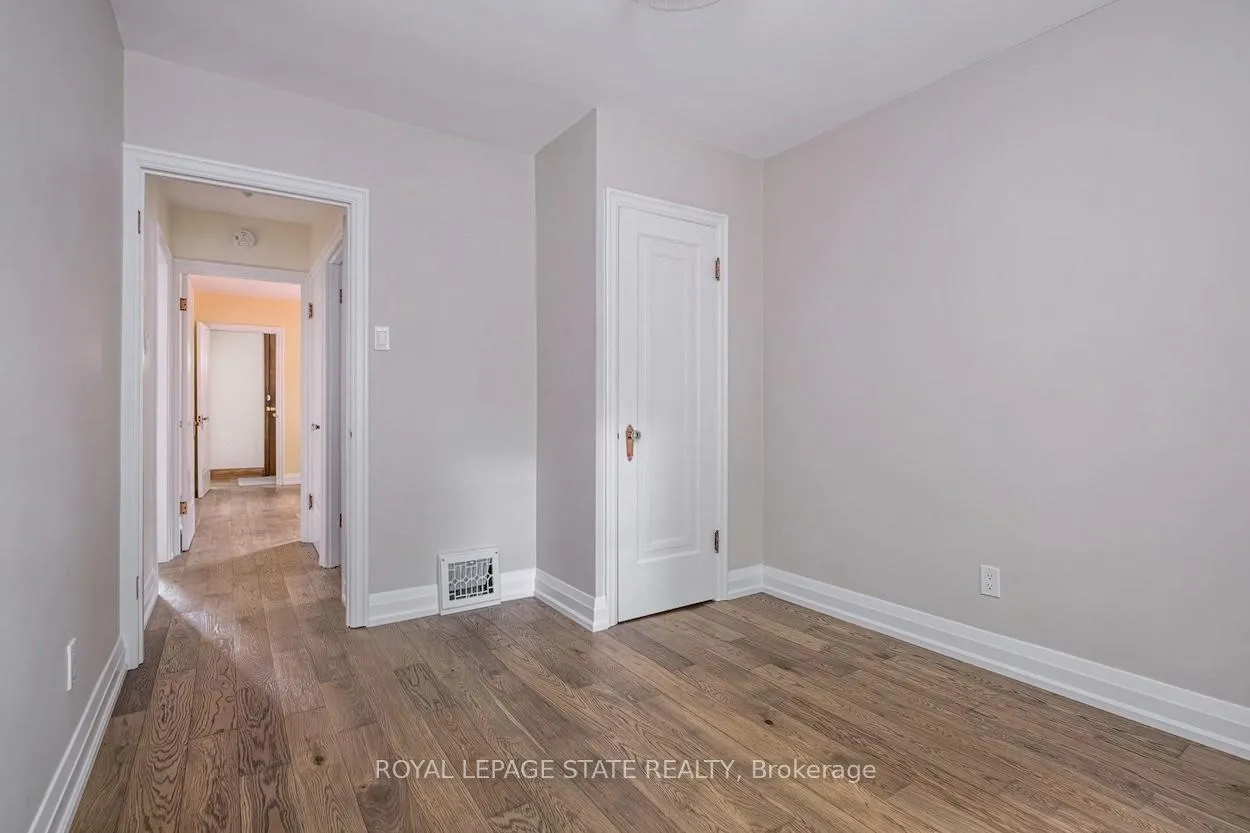 Photo 18 of 10 Dorset Place, Hamilton, Westdale — HOMEH