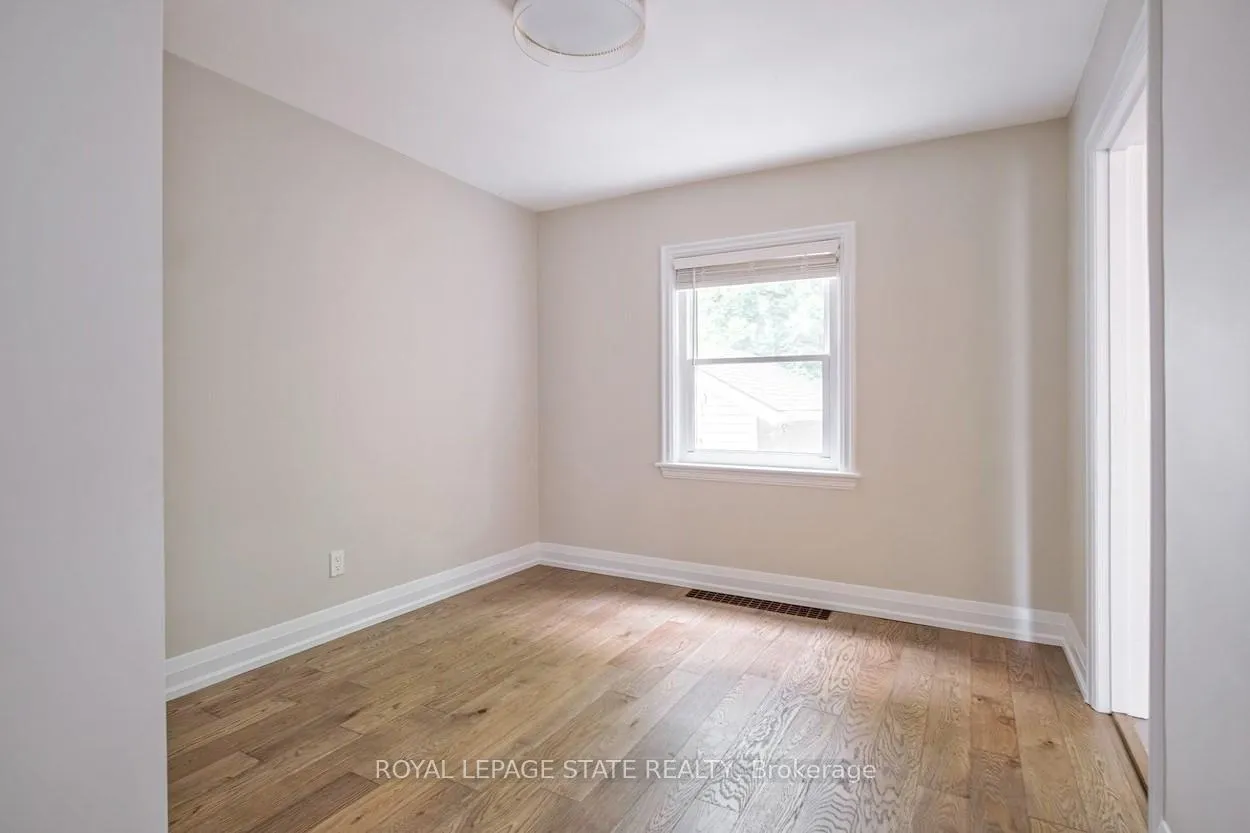 Photo 19 of 10 Dorset Place, Hamilton, Westdale — HOMEH