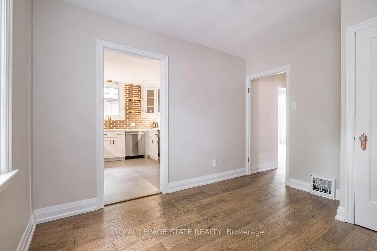 Photo 20 of 10 Dorset Place, Hamilton, Westdale — HOMEH