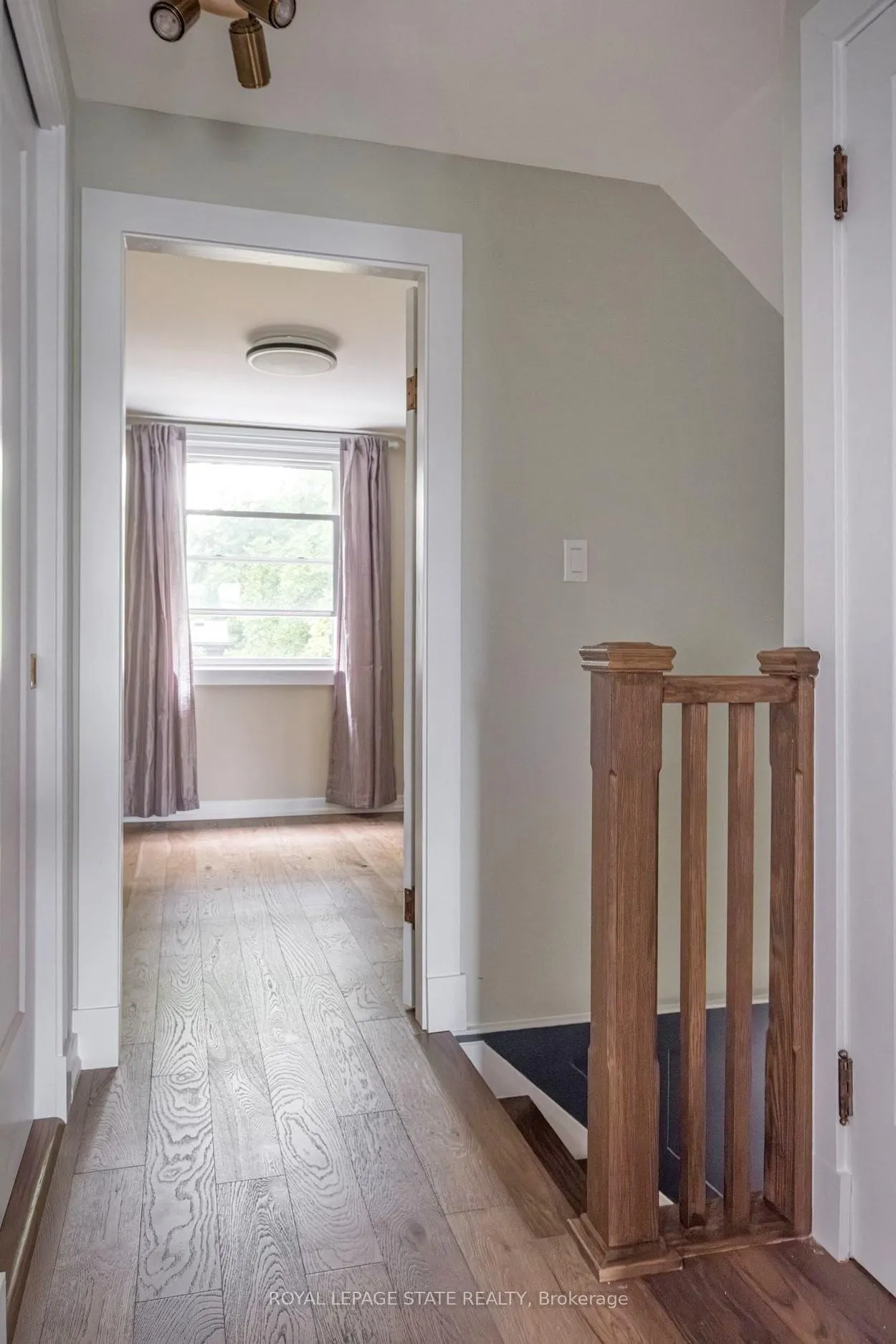 Photo 28 of 10 Dorset Place, Hamilton, Westdale — HOMEH