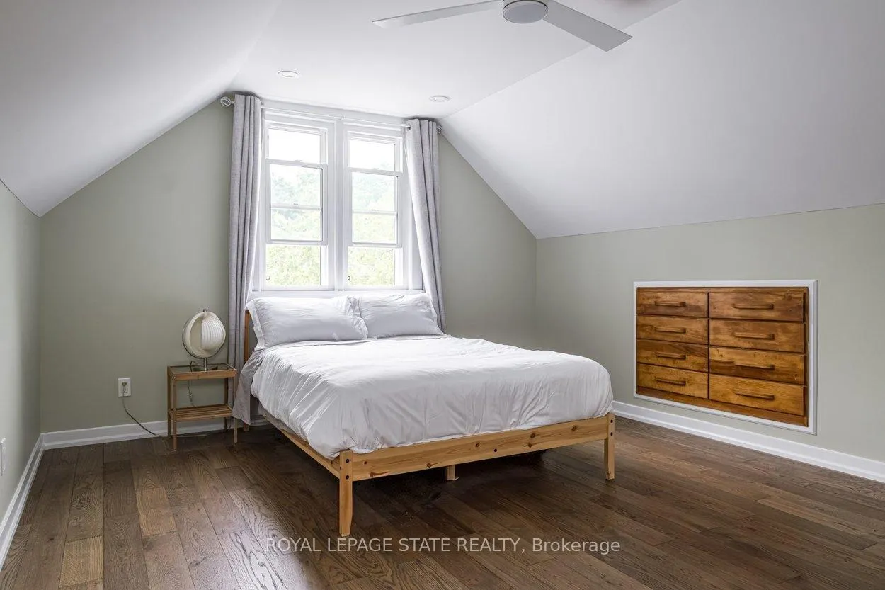 Photo 29 of 10 Dorset Place, Hamilton, Westdale — HOMEH