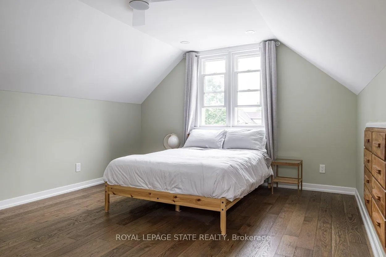 Photo 30 of 10 Dorset Place, Hamilton, Westdale — HOMEH