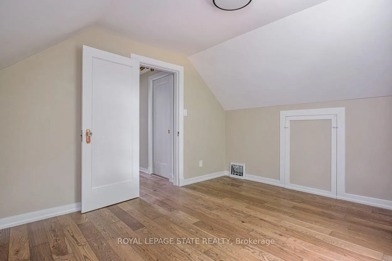 Photo 33 of 10 Dorset Place, Hamilton, Westdale — HOMEH