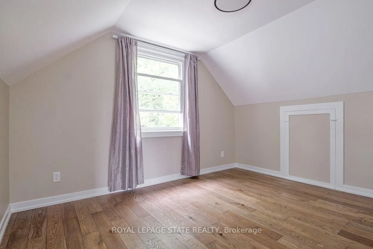 Photo 34 of 10 Dorset Place, Hamilton, Westdale — HOMEH