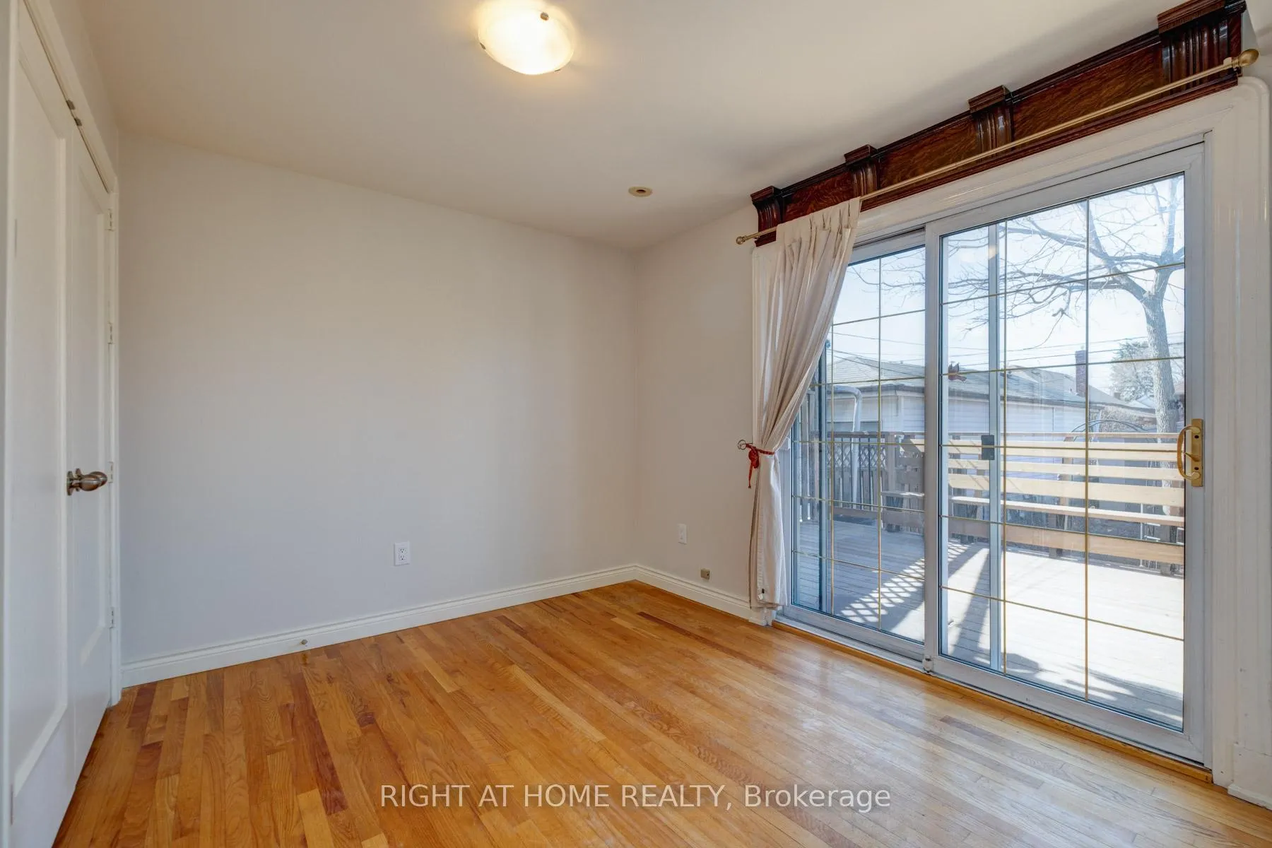 Photo 2 of Unit Main, 952 Coxwell Avenue, Toronto, East York — HOMEH
