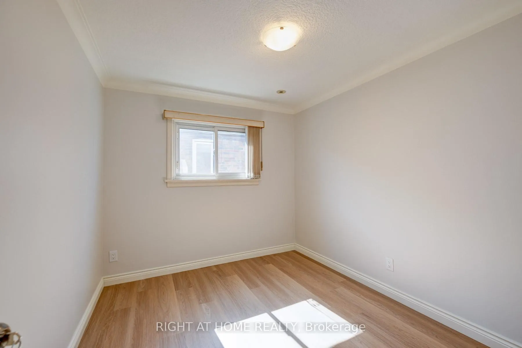 Photo 4 of Unit Main, 952 Coxwell Avenue, Toronto, East York — HOMEH