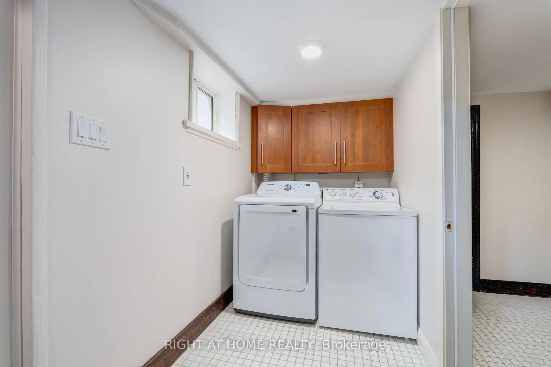 Photo 8 of Unit Main, 952 Coxwell Avenue, Toronto, East York — HOMEH