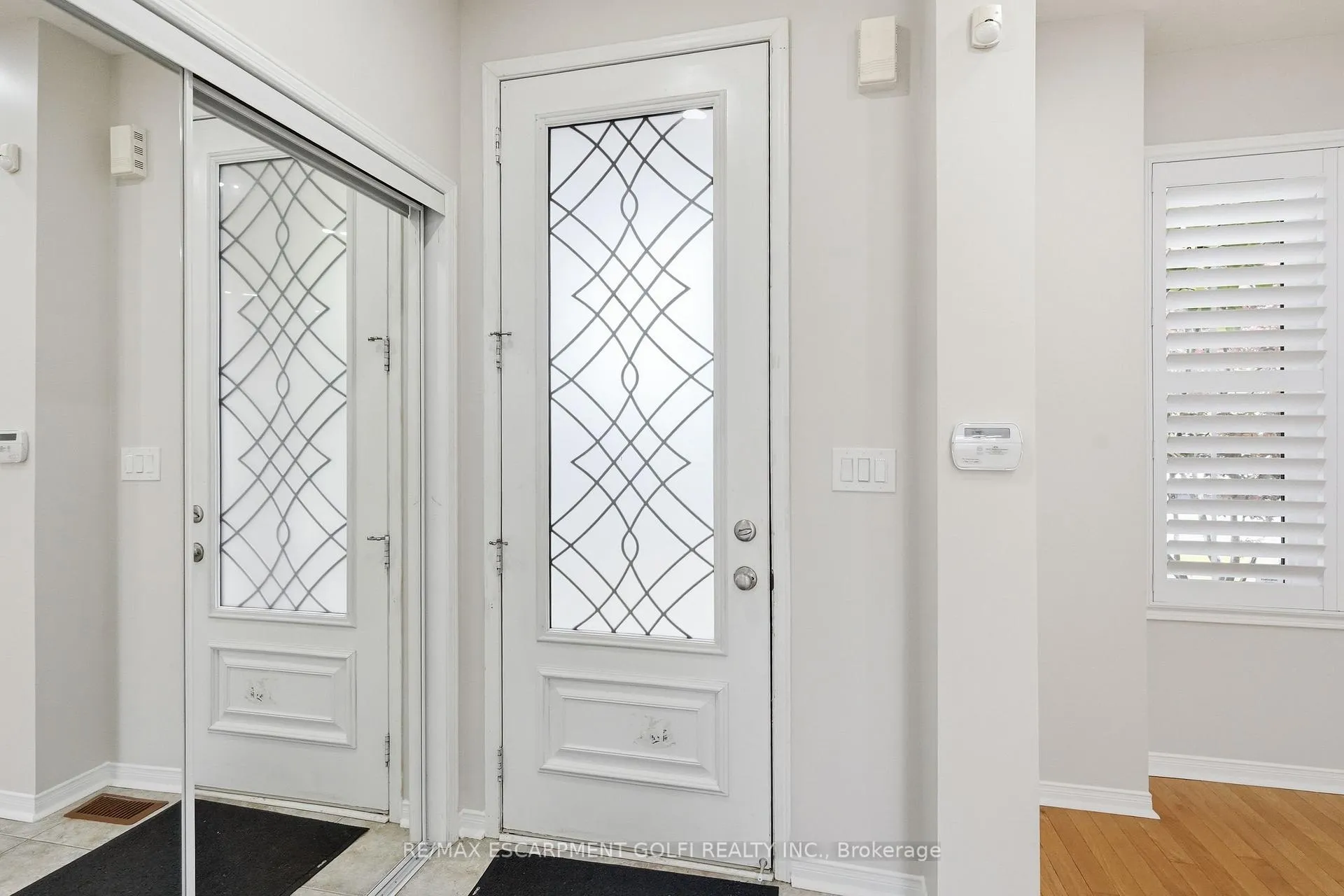 Photo 3 of 2549 Postmaster Drive, Oakville, Westmount — HOMEH