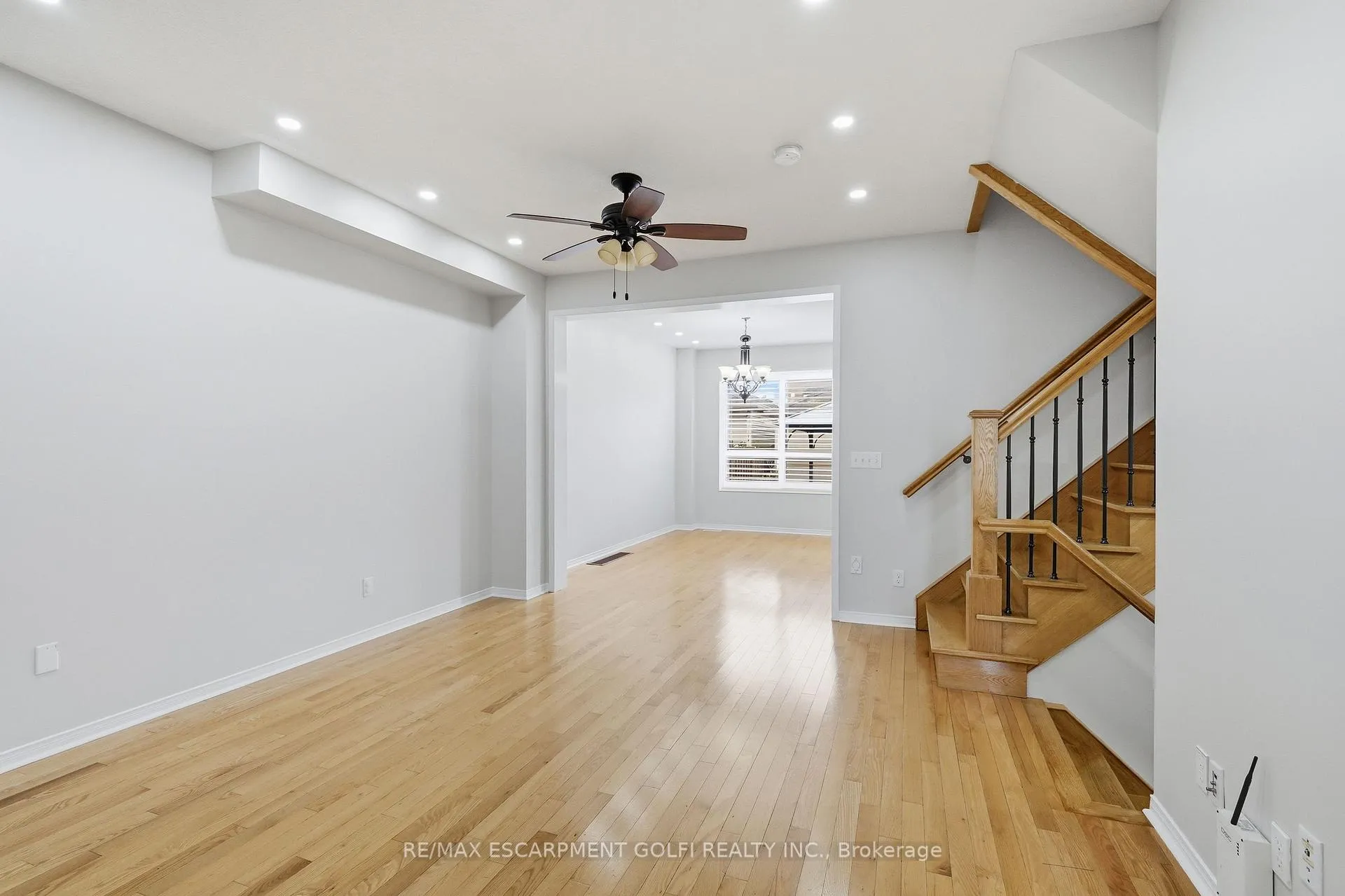 Photo 4 of 2549 Postmaster Drive, Oakville, Westmount — HOMEH