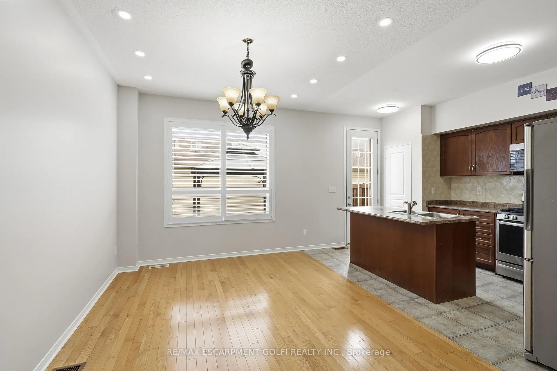 Photo 6 of 2549 Postmaster Drive, Oakville, Westmount — HOMEH