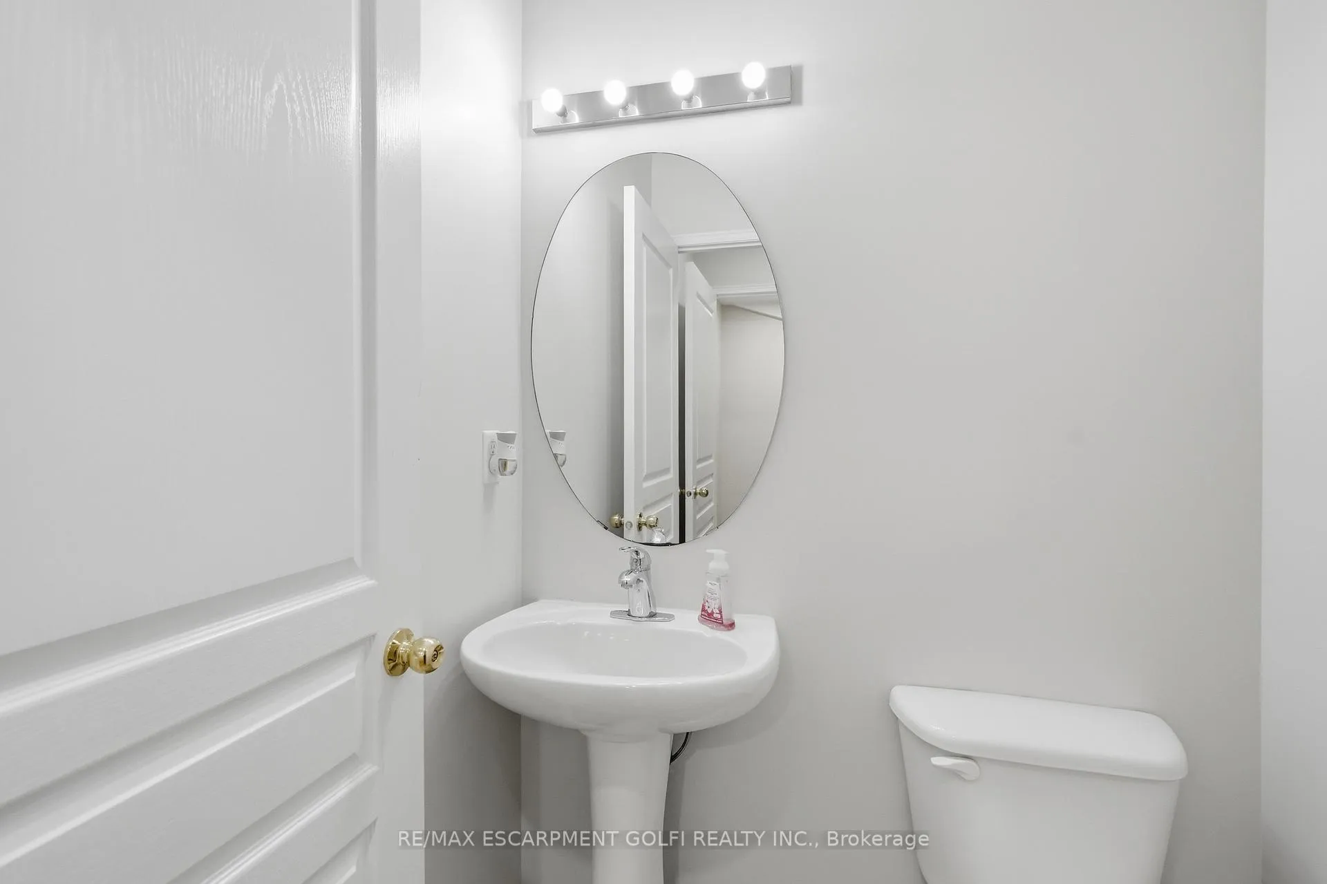 Photo 13 of 2549 Postmaster Drive, Oakville, Westmount — HOMEH