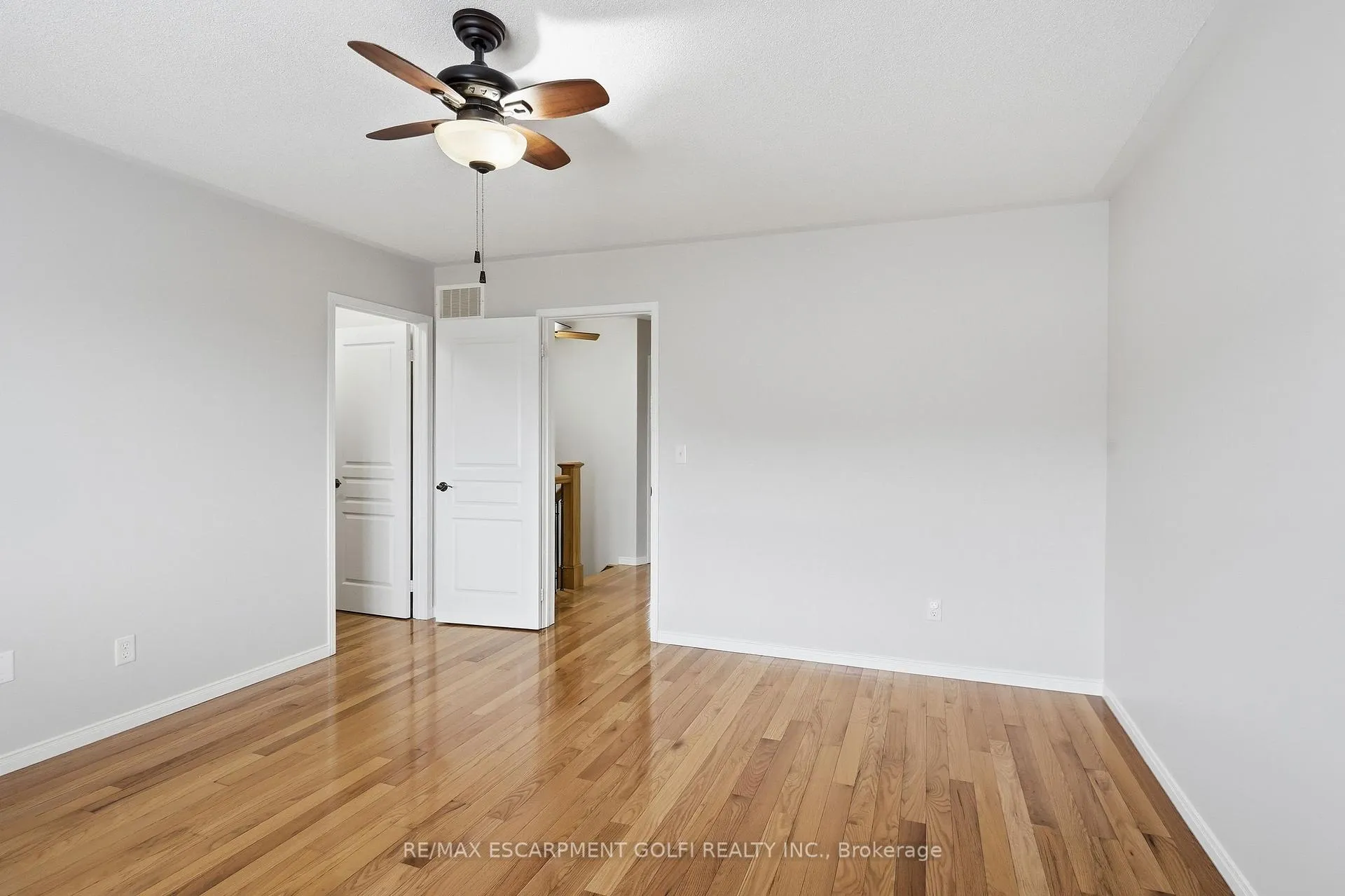 Photo 17 of 2549 Postmaster Drive, Oakville, Westmount — HOMEH