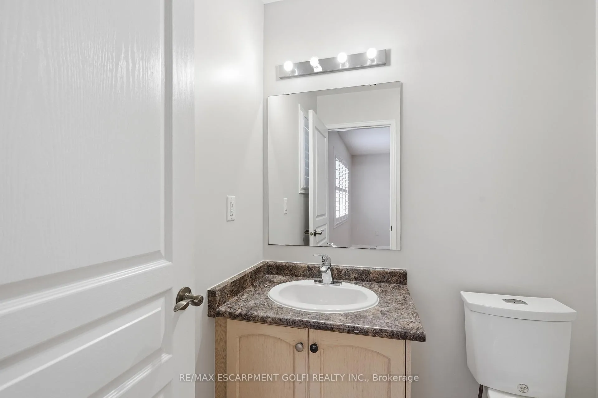 Photo 19 of 2549 Postmaster Drive, Oakville, Westmount — HOMEH