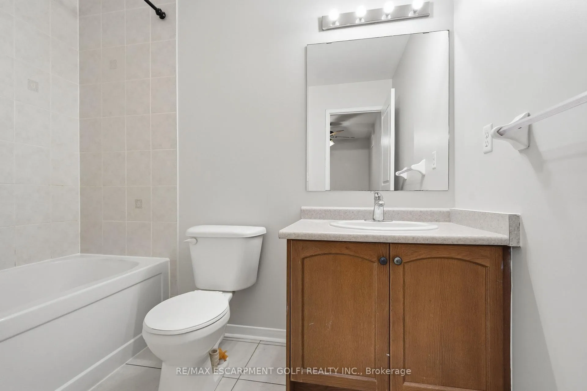 Photo 25 of 2549 Postmaster Drive, Oakville, Westmount — HOMEH