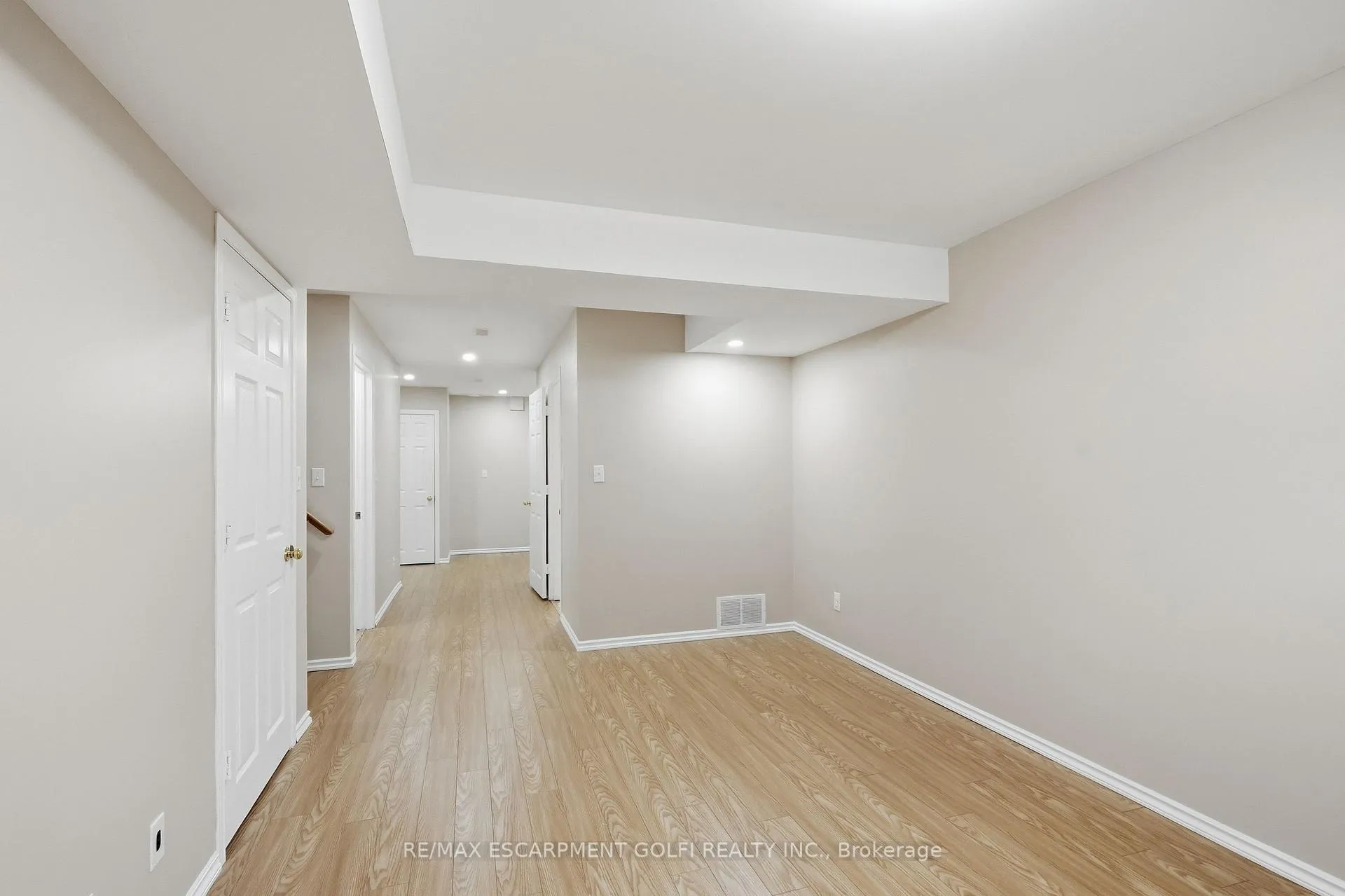 Photo 28 of 2549 Postmaster Drive, Oakville, Westmount — HOMEH