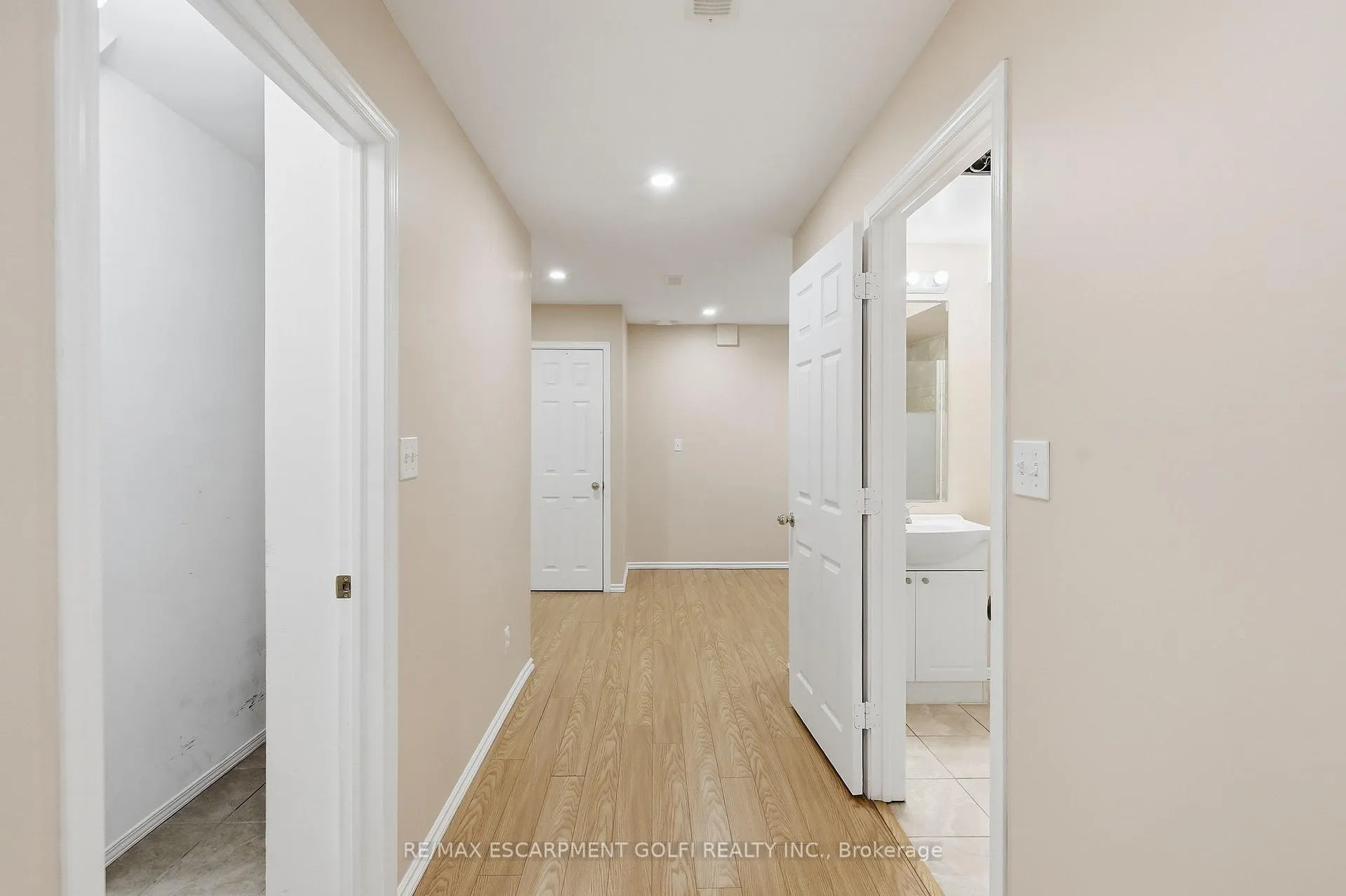Photo 29 of 2549 Postmaster Drive, Oakville, Westmount — HOMEH