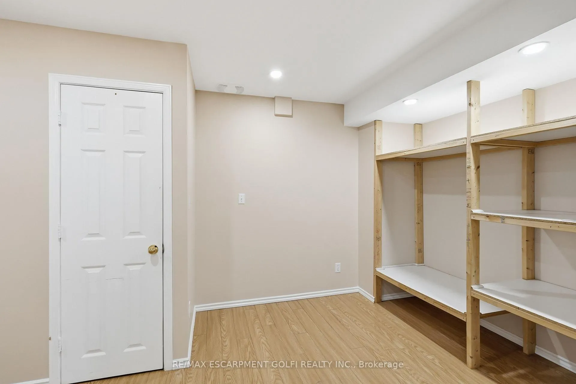 Photo 32 of 2549 Postmaster Drive, Oakville, Westmount — HOMEH