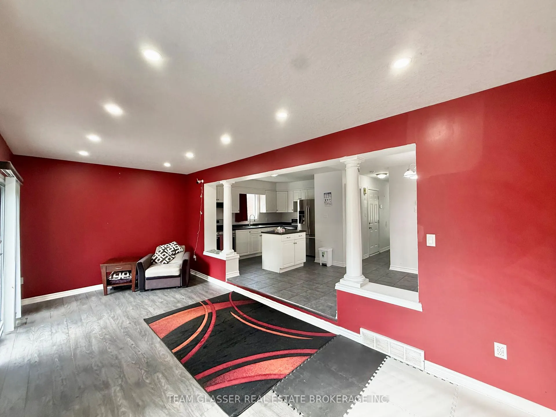 Photo 3 of 691 Oakcrossing Road, London, North M — HOMEH