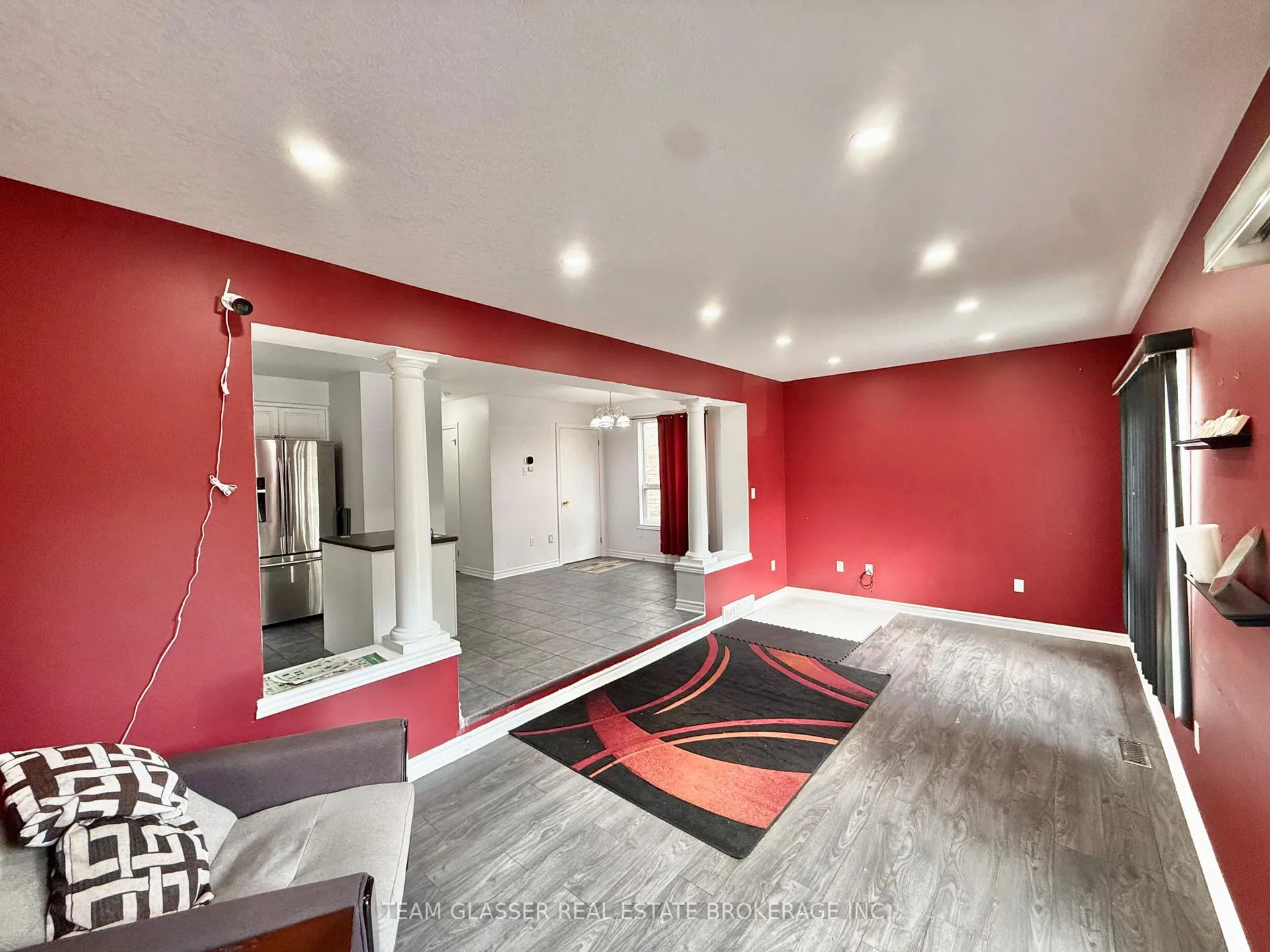 Photo 4 of 691 Oakcrossing Road, London, North M — HOMEH