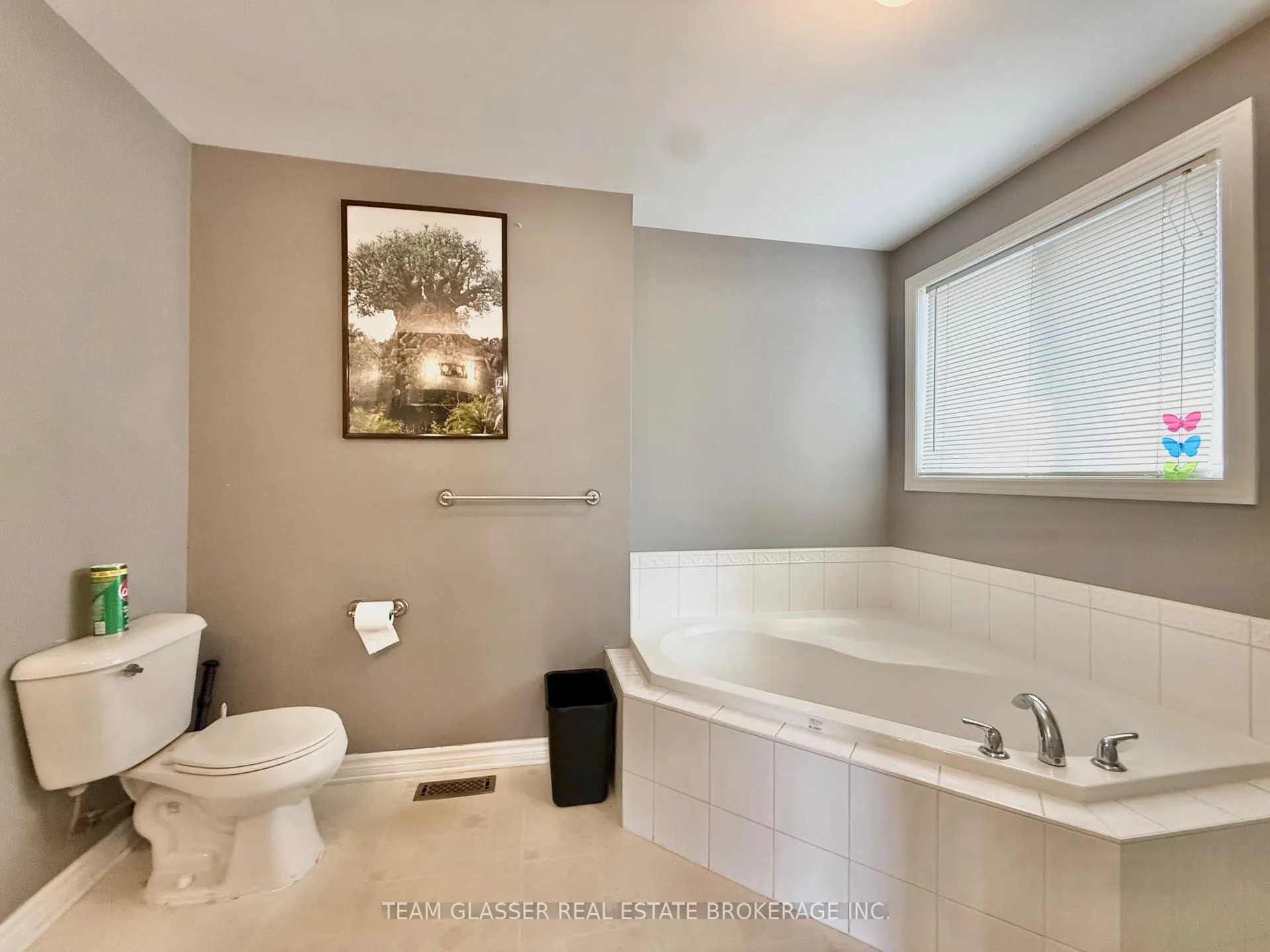 Photo 9 of 691 Oakcrossing Road, London, North M — HOMEH