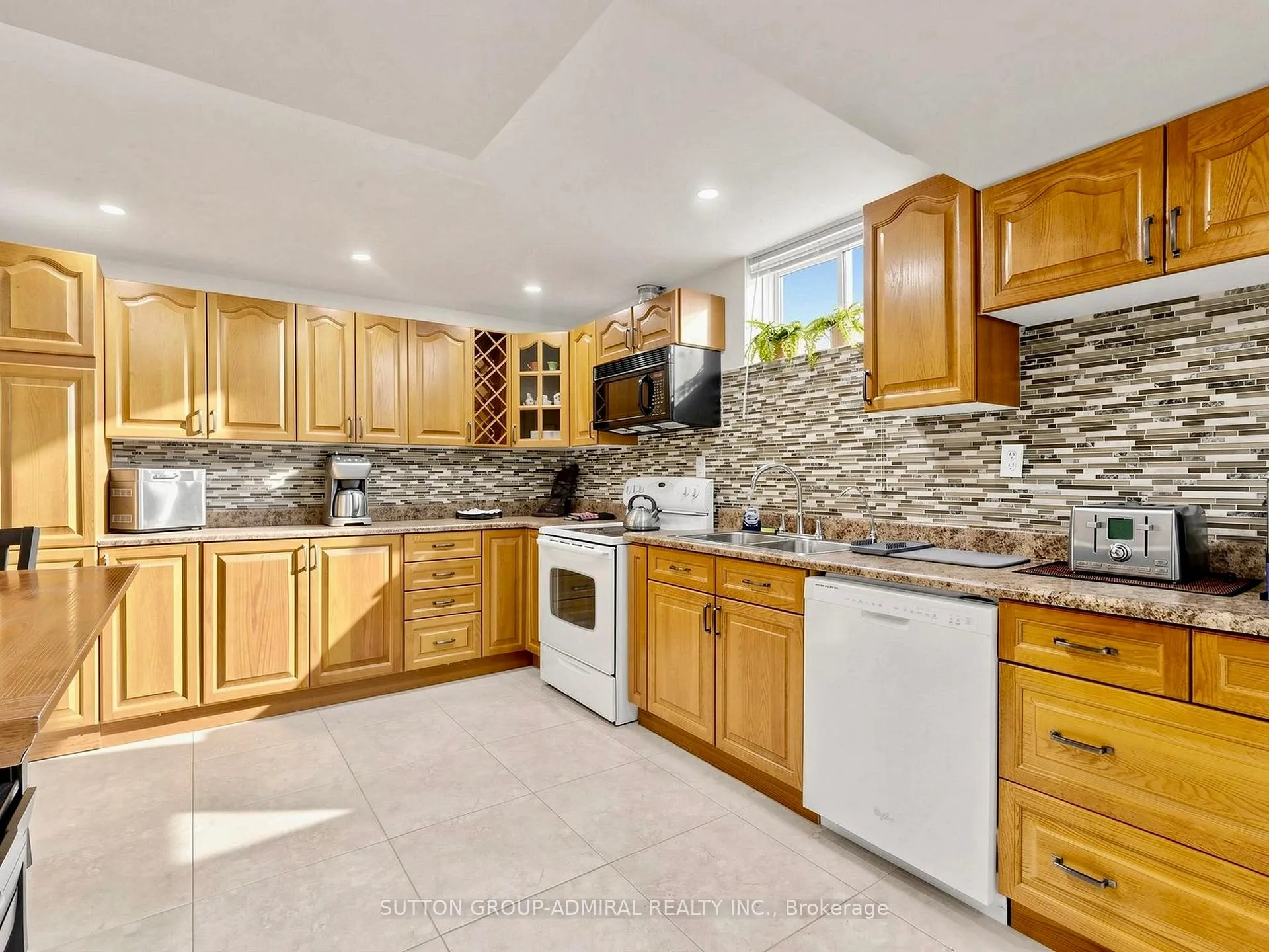Photo 4 of 164 Wildwood Trail, Barrie, Ardagh — HOMEH