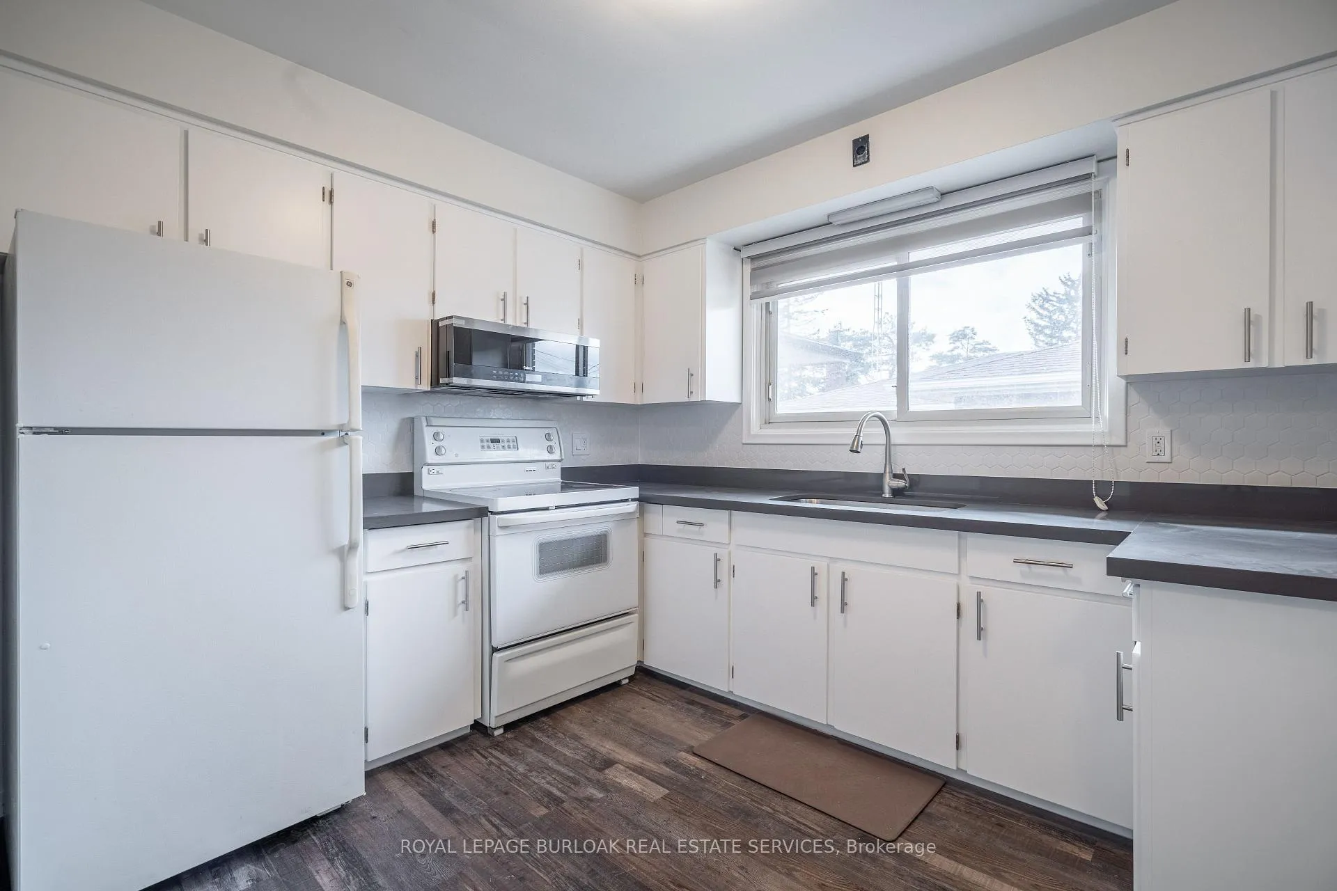 Photo 10 of Unit Upper, 4 Starlight Court, Hamilton, Corman — HOMEH