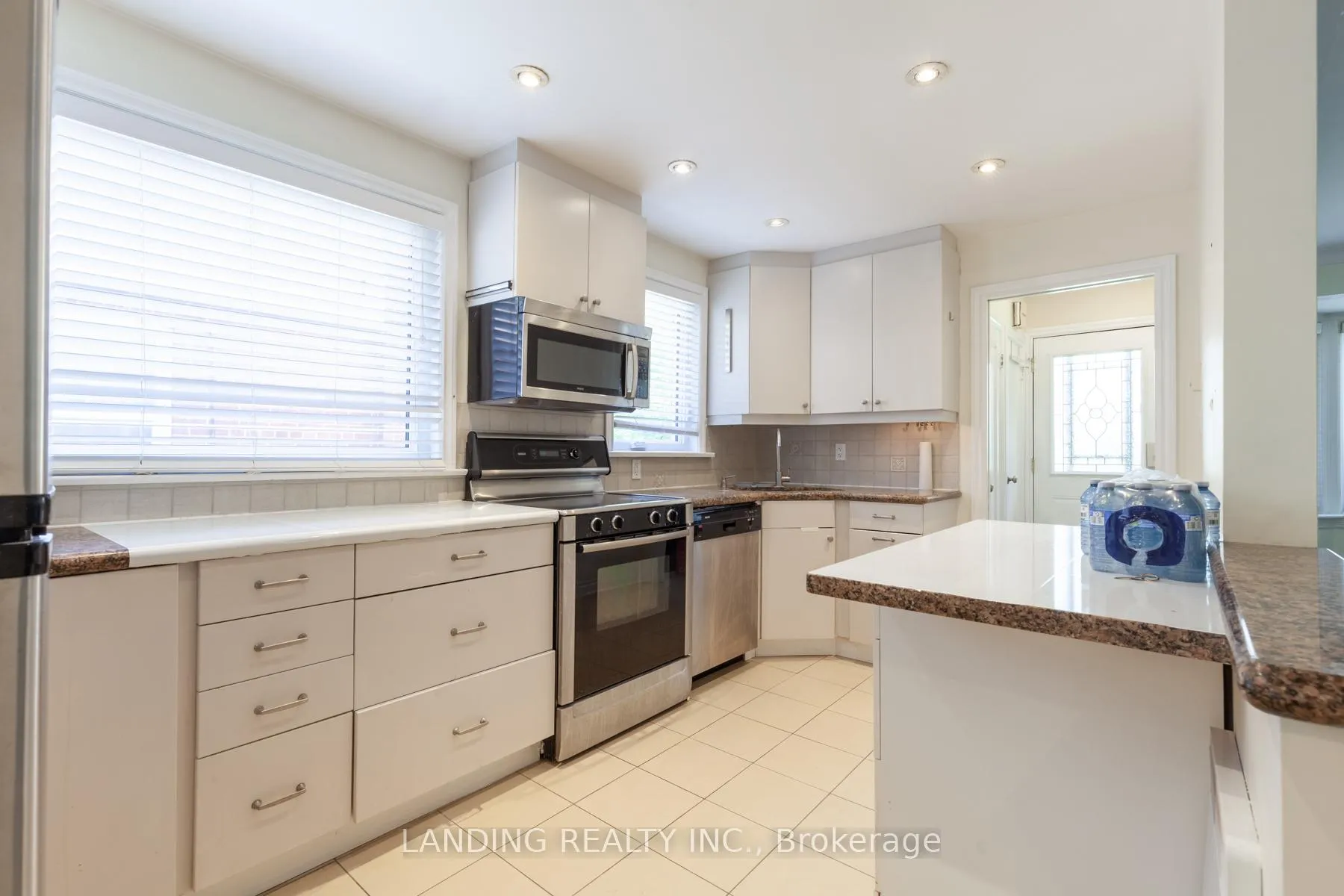 Photo 5 of 53 Elvina Gardens, Toronto, Mount Pleasant East — HOMEH