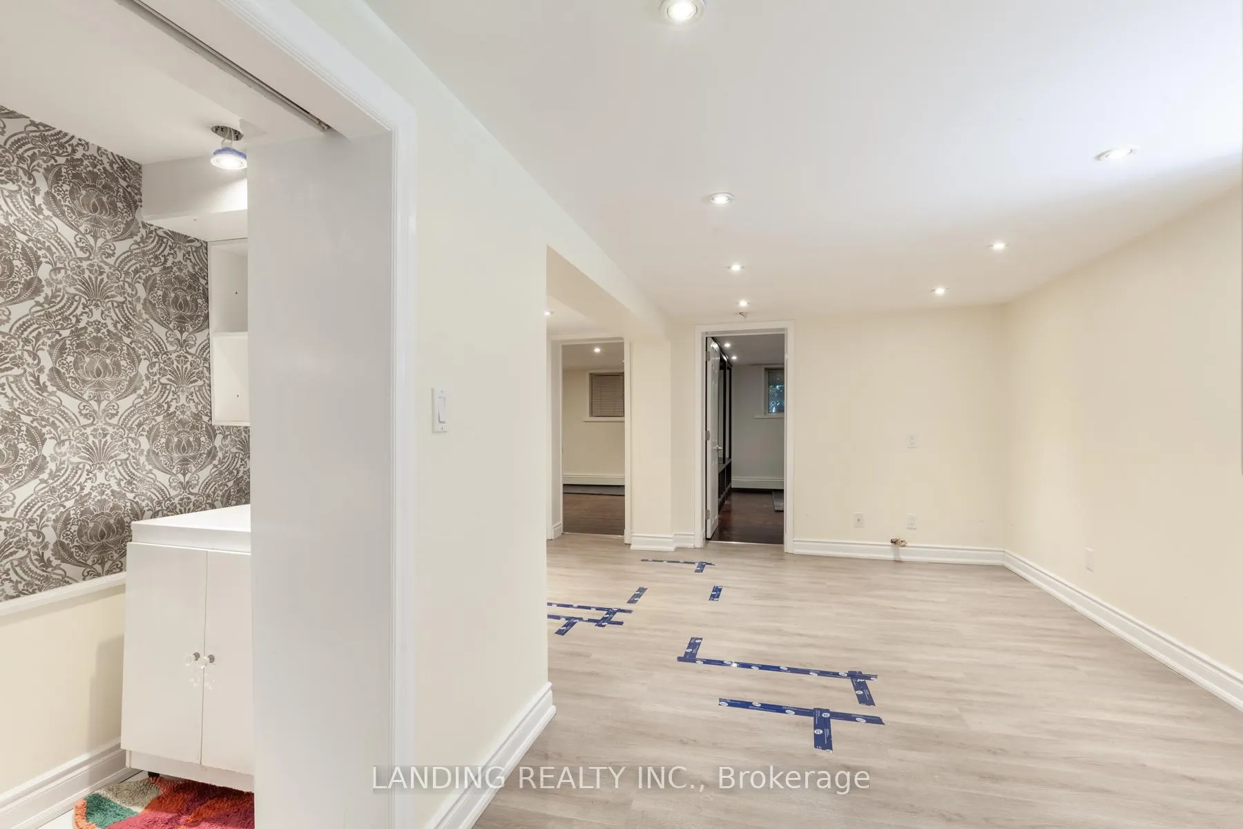 Photo 11 of 53 Elvina Gardens, Toronto, Mount Pleasant East — HOMEH