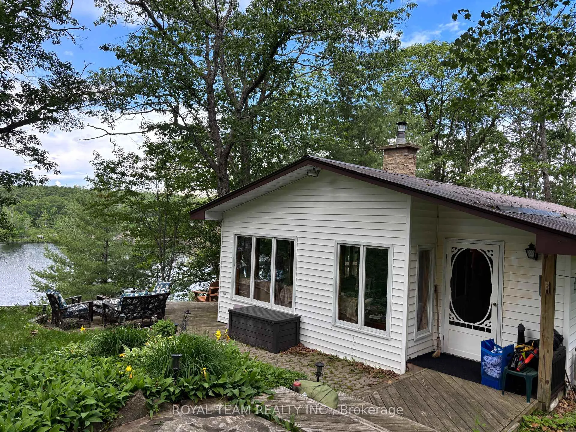 Photo of 1851 Deep Bay Road