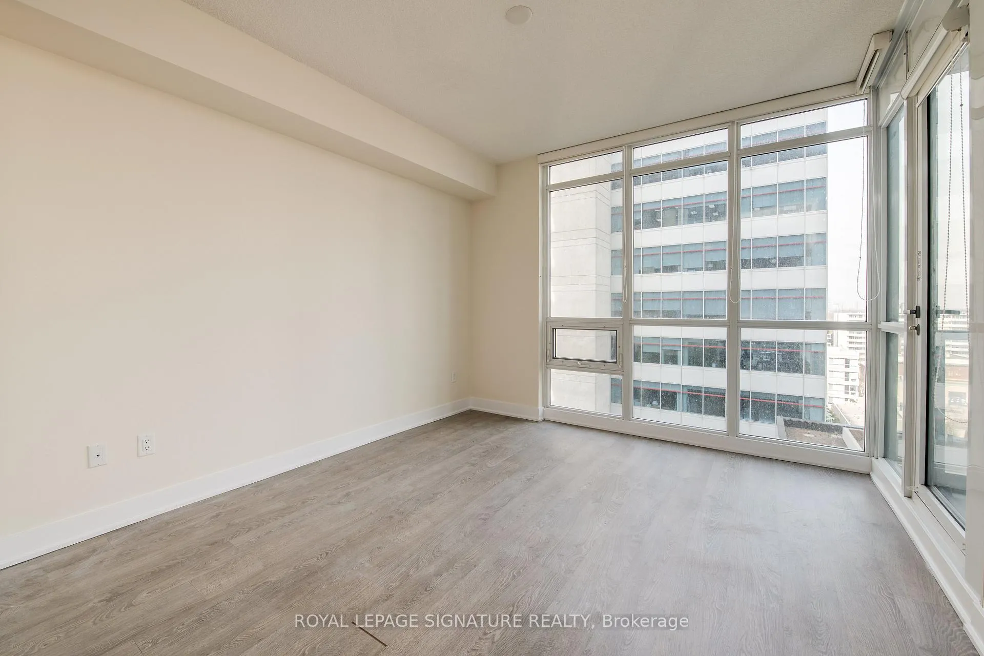 Photo 34 of Unit 806, 30 Roehampton Avenue, Toronto, Mount Pleasant West — HOMEH